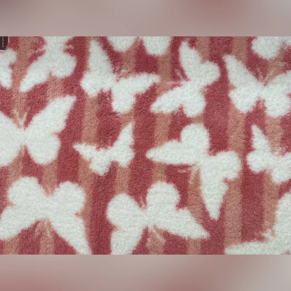 Solemates ❤️ Butterfly Super Soft Cozy Bath Rug 20x32” Pink/White NWT